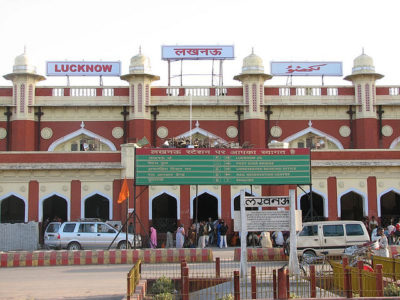 04404 Anand Vihar Lucknow Express Special Train