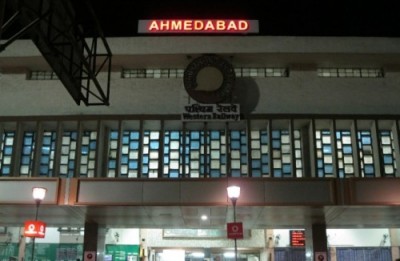 09417 ahmedabad delhi superfast premium special train